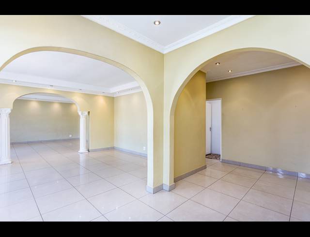 5 BEDROOM FREEHOLD SOLD IN CRAVENBY